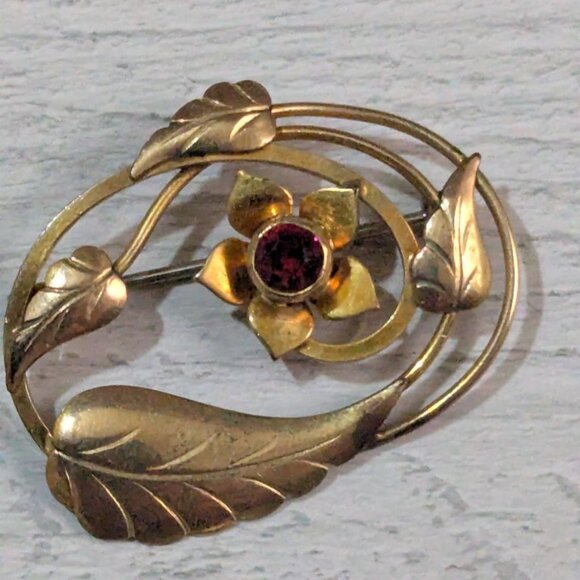 12K Gold-Filled Leaf Floral Brooch V20 With Red Rhinestone Center Vintage Piece - Picture 5 of 8